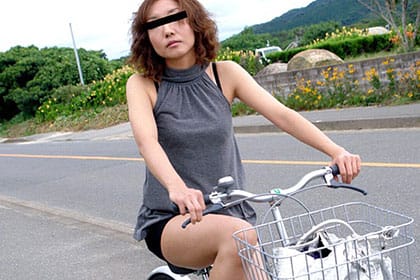 ママチャリ 〜女芸人・小原○子似の人妻〜石田亜樹