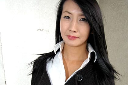 スレンダー美熟女 杉本麗香