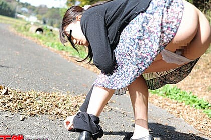素人むすめの初めての露出 〜人目もはばからず感じちゃった〜 百瀬じゅり