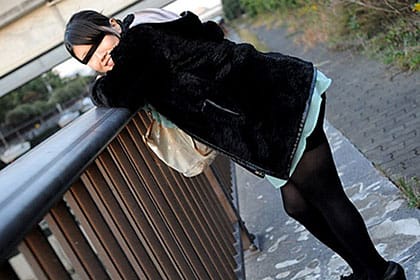 純朴素人むすめ貸し出します！〜大量潮吹き・初めての3P〜百瀬じゅり