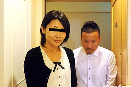 公認！旦那の前でAV撮影！ 島咲友美