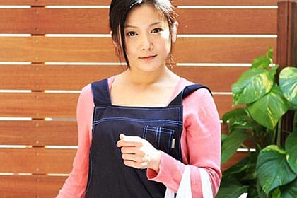 萌え上がる若妻たち 幼妻をナンパして即ハメ！ 日高ゆりあ