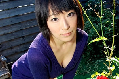 超美肌桃尻 スタイル抜群童顔美人妻 深町紘花