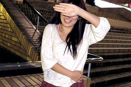 素人むすめだからって甘い顔しない！ 清楚可愛いコちゃんがいきなり4P姦 あやめ