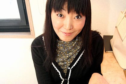 射精を促す卑猥な腰使い 若い男根に夢中になる四十路妻 磯崎果奈美