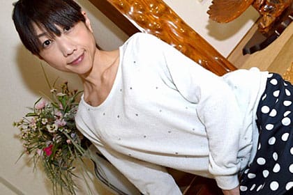 和室で肉欲密会 山添栄子