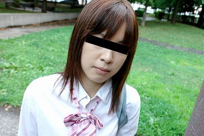 制服レイヤー 女子◯校生かと思ったら・・・ 及川美緒