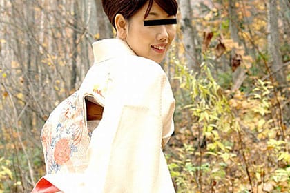 着物が似合うGカップ爆乳妻 紅葉を楽しみながら露出プレイ 柏木まき