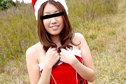 露出多めのサンタ衣装でティッシュ配りバイトする女子をナンパしてカーセックス 夢野華