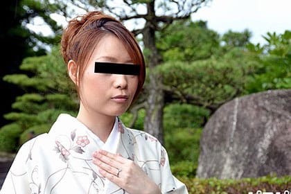 あのFカップ団地妻が清楚な着物でプチ露出 児島麻美