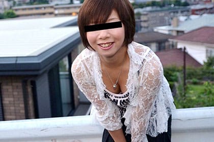 19歳の素人むすめにプチ露出と中出し交渉 小川結衣