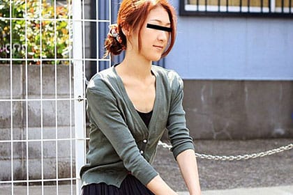 人妻デート 感度抜群！貧乳スレンダー美人妻 安達奈保子