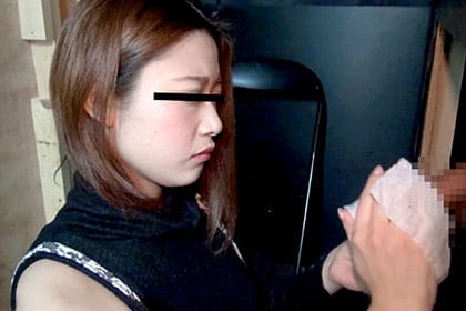 伝説のラッキーホールがここに復活！ カーテンの穴にイチモツ入れて即ヌキ！ 店長に特別指導を受ける顔バレNGの女の子のお話 かな