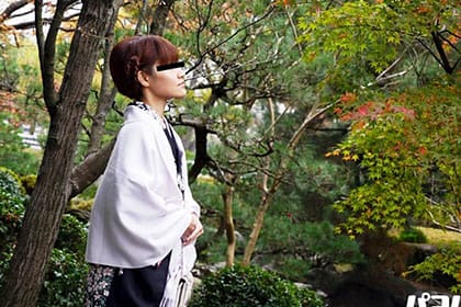 正装したら、某お笑い怪獣の娘に見えてきた人妻