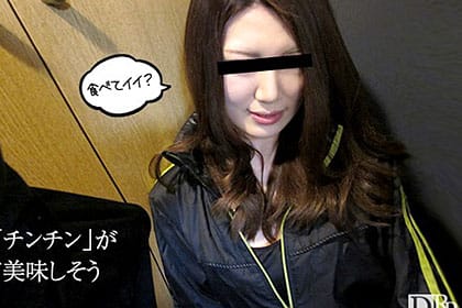 デリバリー弁当屋のお姉さんに勃起したチンコを擦り付けました