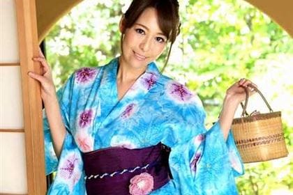 アナル挿入で歪む浴衣美女の顔