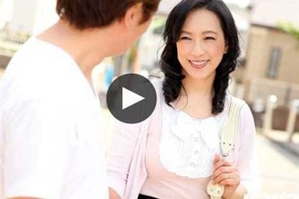 おばさんぽ 美熟女と地元を思い出散歩 服部圭子