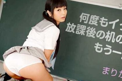 何度もイった放課後の机の上でもう一度