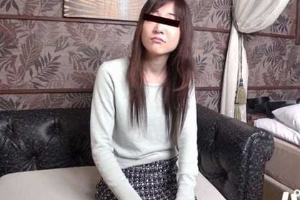 夫に電話をさせながら人妻をハメる 〜夫とは仲良し。でも平気で裏切る微乳奥様〜