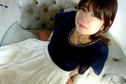 男の体を舐め回す人妻 外田優香里