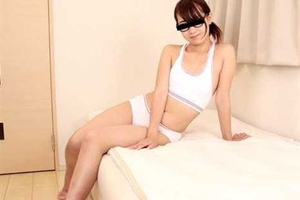 マッサージに来たメガネ娘に最後はチンコを挿入しちゃいました 夏目みくる