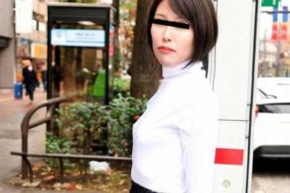 チンポ好きな変態人妻をとことんヤりまくる 御子柴かのん