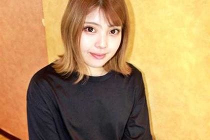 ギャル系人妻パイパンエロマン 横畠杏菜(早坂咲重)