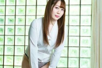 ぽっちゃり美白で痴女なOL 欲求不満は先輩のカラダで解消！ 田中綾