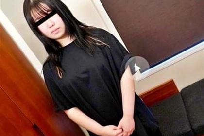 初心な女の子と思いきや赤い下着にパイパンマンコで中出しまでしちゃいました！ 田所三久