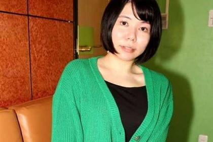 裸体で横たわる他人の妻 山脇晴菜