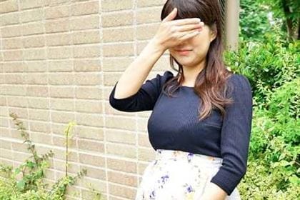 玄関先でスッポンポン ボテ腹で誘惑即ハメ 東口さき