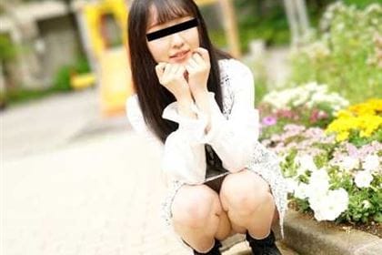 すっぴん素人 華奢な体をガンガン高速ピストン！ 神山ももか