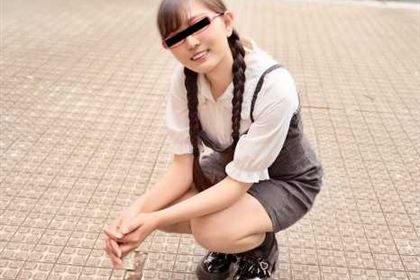 お尻の開発にも興味津々な赤メガネ娘 反町智美