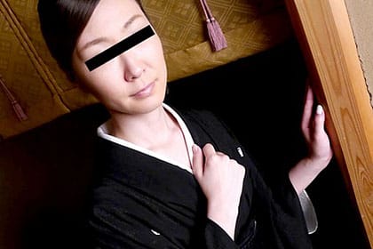 三回忌終わりに来てくれた未亡人 プチ露出＆喪服ハメ三昧 塚本彩