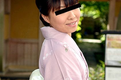 着物を脱いだらトロトロ淫汁が溢れちゃったムチぽちゃ熟女 泉真希